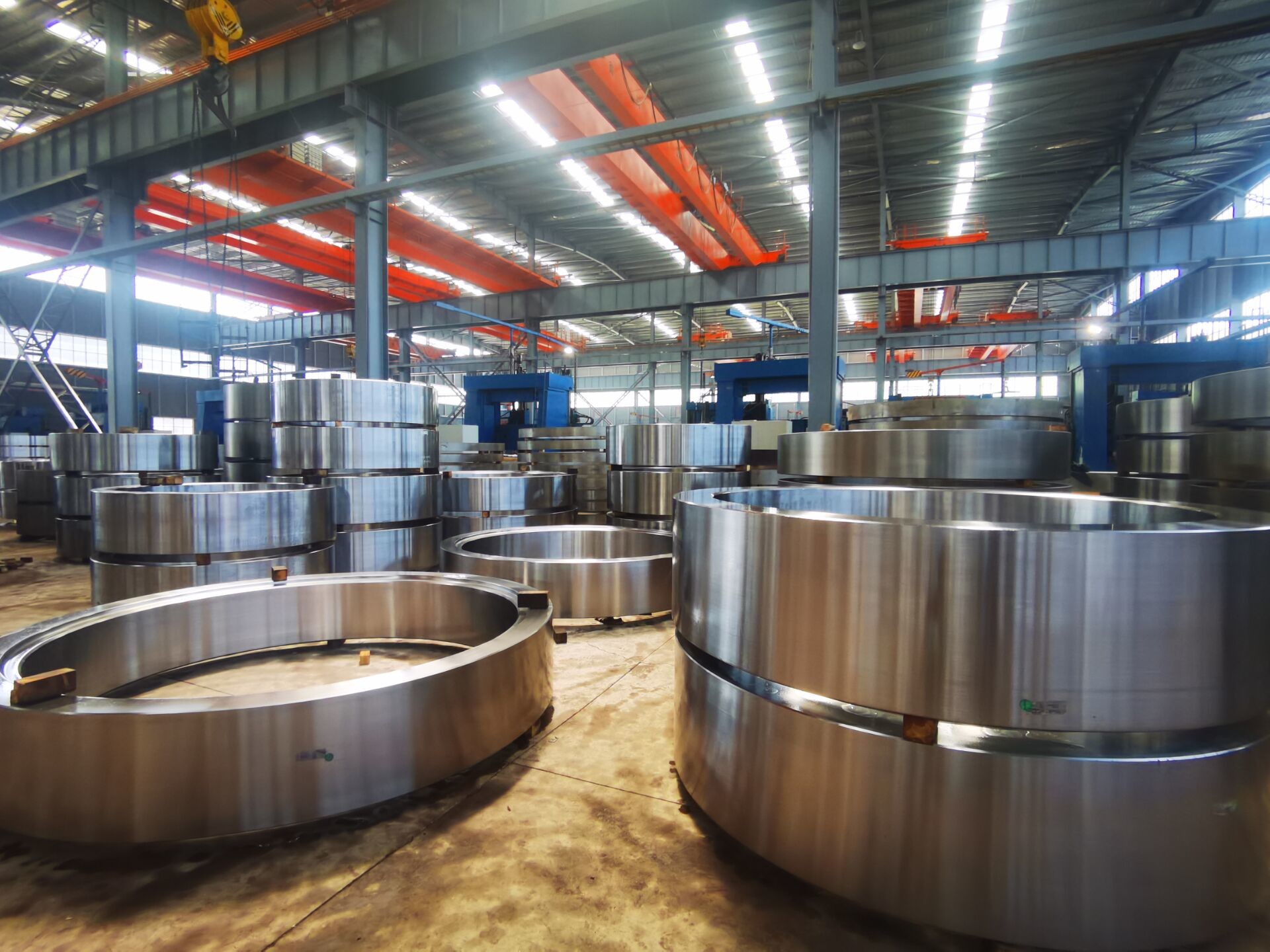 Obróbka cieplna Q T Kości stalowe kuwane o twardości 240 320 Przystosowane do części maszyn przemysłowych o wysokiej wytrzymałości